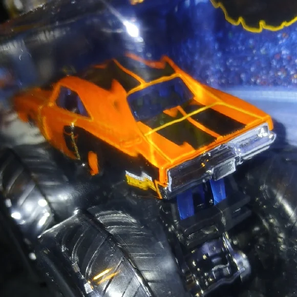 Slam PRIX ...DODGE CHARGER Hot Wheels Monster Trucks - Picture 4 of 9